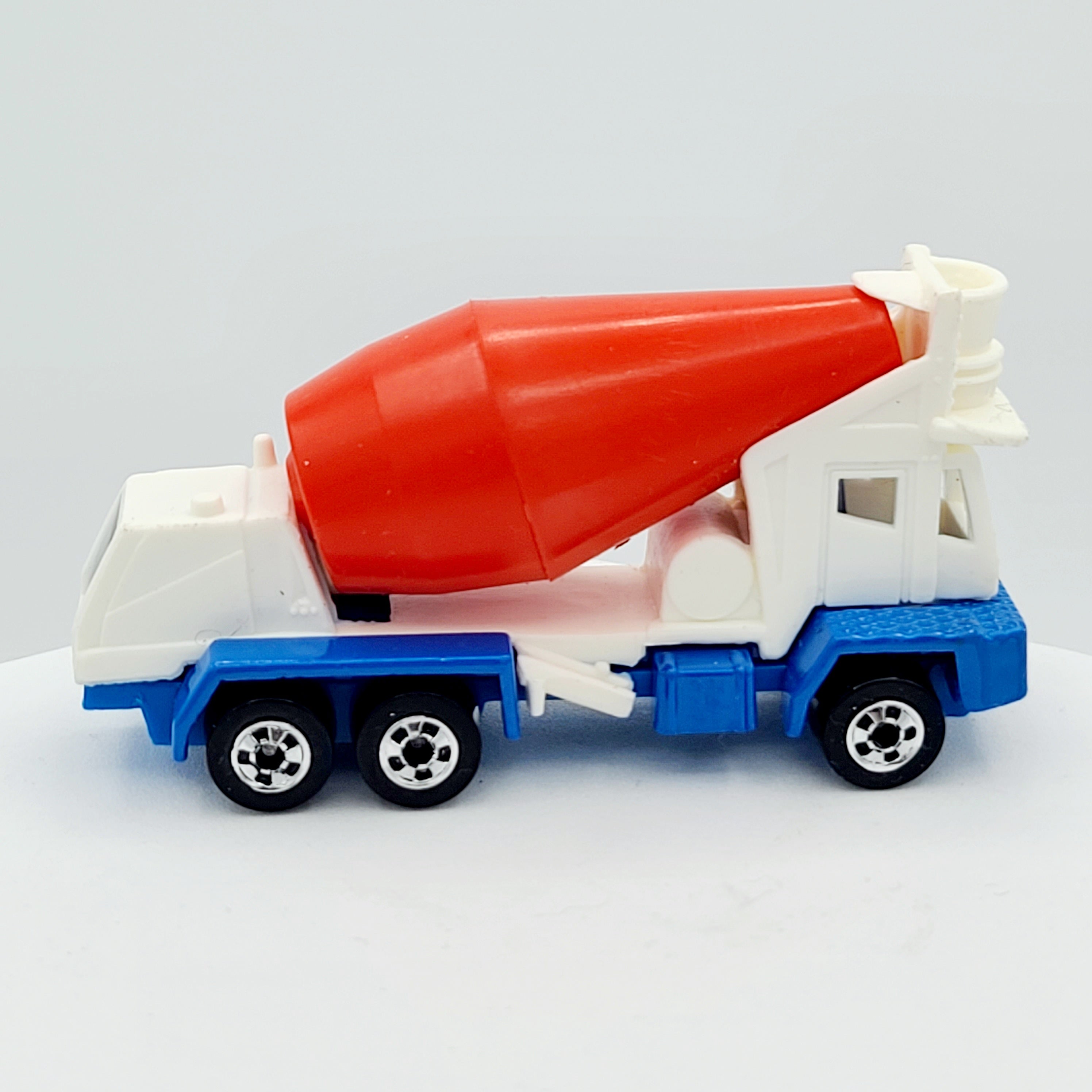Hot Wheels Oshkosh Cement Mixer (1992 HW Basic)